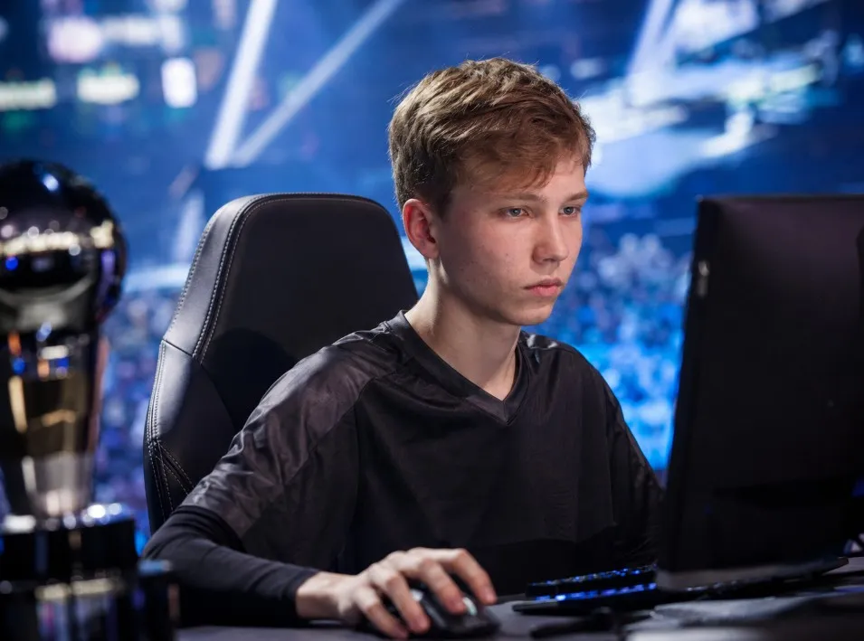 m0NESY: как снайпер из NAVI Junior стал лицом новой эры CS2